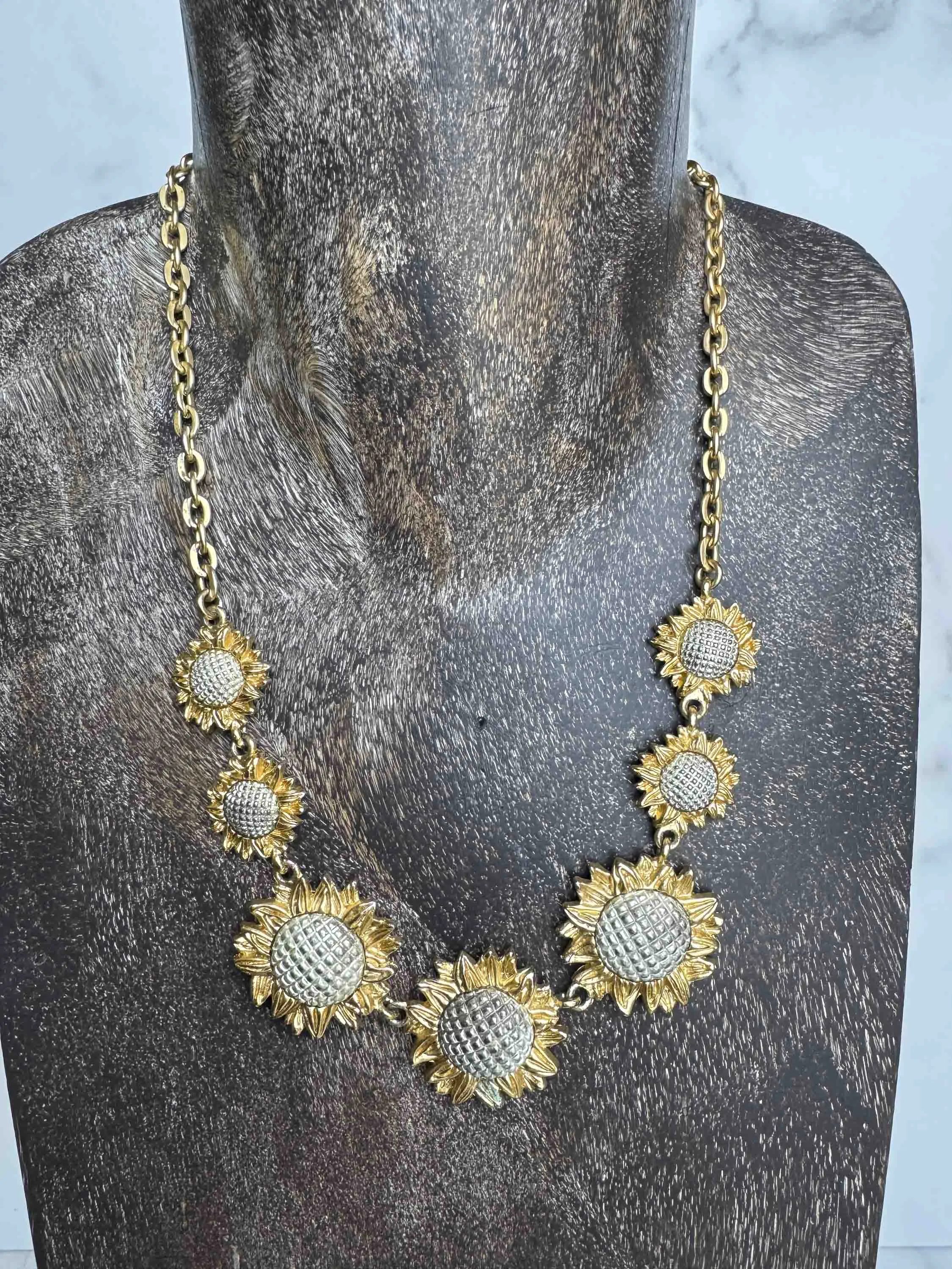 Vintage Sunflower Statement Necklace – Golden Bloom